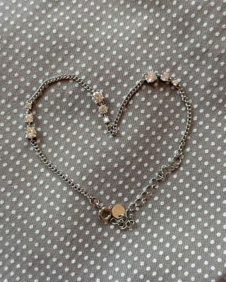 Z náhrdelníku se stává srdce, z doplňku talisman, ze všedního dne výjimečný. 🤍