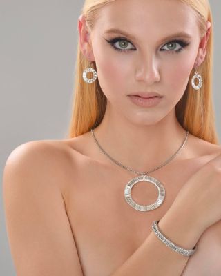 Pro ženy, které se nebojí být středem pozornosti. 💫 Lesk, který nelze přehlédnout. 😍