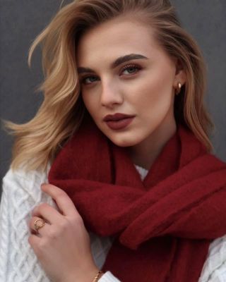 Zima není jen o vrstvách – je i o detailech. 😍 Zahalte se s námi do hřejivých tónů a šperků, které podtrhnou vaši krásu....